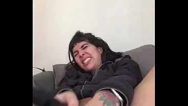 Gatinha francesa de graça com enormes vibradores no ânus e squirting em show privado