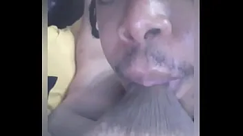 Vizinha me mostra os seios dela