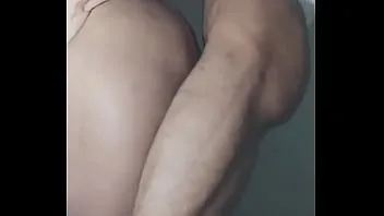 Crente safada da bunda grande mostrando que sabe rebolar