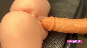 Travesti transando com uma garota de 18 anos